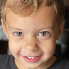 🇸🇰A well-known geyser at Sivá brada near Spišské Podhradie has increased  its activity. It awakens at irregular intervals and sprays water up to  about one and a half meters high for several