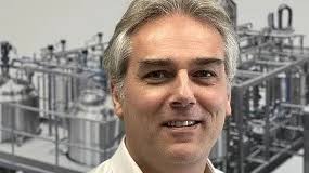 Juanjo Oliva presentará una colección elaborada con telas fabricadas con  botellas de plástico recicladas en la próxima MBFWMadrid