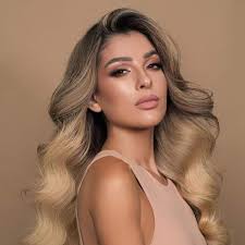 אומנית האיפור