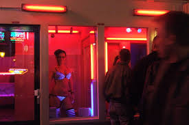 Prostitute in vetrina per rilanciare il turismo. Proposta choc in consiglio  regionale – LArno.it