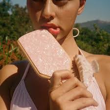 Rose Shell's Instagram, Twitter & Facebook