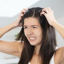 Grossesse, postpartum mais aussi ménopause. Les Causes De La Chute De Cheveux Clinique Sante Capillaire