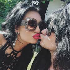 5 år förlovade, fyfan vad vi är bra. Love you babe! 🖤🖤🖤