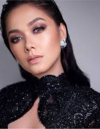 (w latach przestępnych 141.) dniem w kalendarzu gregoriańskim. 20 Maja Salvador Ideas Maja Salvador Filipina Beauty Salvador