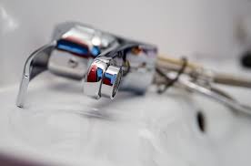 ما تفسير حلم انفجار صنبور الماء في المنام للعزباء تفسير الاحلام