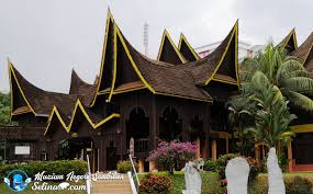 The negeri sembilan that the early minangkabaus knew was a rather loose confederation of nine fiefdoms in a secluded valley of the region. Explore Best Museums To Know The History Of Malaysia Media Challenge 2 0 Tourism Malaysia Selina Wing Deaf Geek Blogger