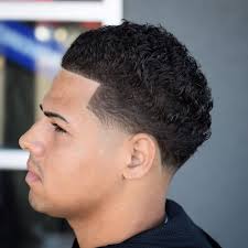 While other fade haircuts have a least a little hair left after snipping, the bald fade cuts hair down to the skin, leaving a smooth look perfect for showing off your angles. Cortes De Pelo Para Hombres 2021 Tendencias Y 200 Fotos