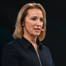 Katrina Farrell (@DerbyKat)