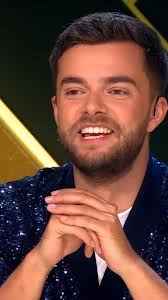 Nasrdin geeft ons een exclusief kijkje in de Bestemming X bus. De  belangrijkste plek voor de kandidaten in hun reis door Europa 🚍  #BestemmingX