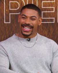 Jonathan is pure talent, but also a lucky actor to have amazing scene  partners like Simone Ashley and Matt Bomer 💖