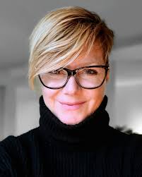 Ladies you all rock 👐🍾 I love that you are here. Please share with the  group 1. who you are 2. what your business is 3. Who you serve ie your  target market