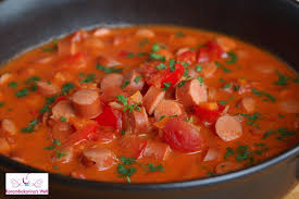 Die Liebe Sonja Von Amor Kartoffelsack Hat Zu Einem Klasse Blog Event Aufgerufen Mit Dem Motto Koch Die Tute Ohne Tut Wurstchengulasch Rezepte Wurstgulasch