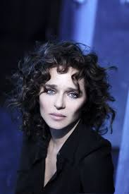 It stars charlie sheen, cary elwes, valeria golino, lloyd bridges, jon cryer, kevin dunn, kristy swanson, and bill irwin. Famous Italians Valeria Golino Italian Actress Who Appeared In The Movies Hot Shots And Rain Man Italian Actress Italian Women Italian Beauty