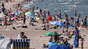 Der nördliche teil, der bottnische meerbusen wird vom kalten. Rugen Ist Die Neue Riviera Ostsee Fast So Warm Wie Mittelmeer Und Es Bleibt Heiss The Weather Channel Artikel Von The Weather Channel Weather Com