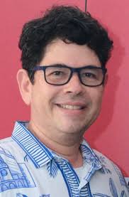 Emiro De la Hoz: “La IA es una herramienta para desarrollar los recursos  necesarios para las clases”