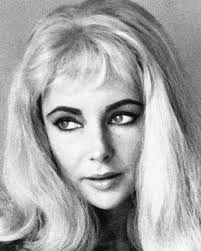 A moment of silence for this Elizabeth look. 