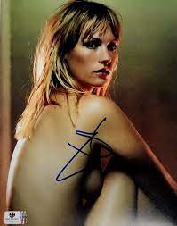 Amazon.com: January Jones Autographed 8x10 Photo Very Sexy Hot Photo  Shoulder GA 716184 : January Jones, January Jones: Arte Coleccionable y  Bellas Artes