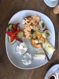 Deswegen bekommt man hier von zeit zu zeit auch die ausgefallensten kreationen auf den milchschaum gezaubert, wie bspw. Amazing Latte And Banana Pancakes Bild Von Dritan Alsela Coffee Dusseldorf Tripadvisor