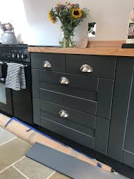 Not only will the choice of hardware affect the look of your kitchen, one choice may be more ergonomic. Choosing Fitting Kitchen Handles Kezzabeth Diy Renovation Blog