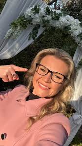 Melbourne Celebrant Julie