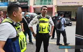 Menurut ketua polis daerah petaling jaya, asisten komisioner nik ezanee mohd. Bernama Tv On Twitter Ketua Polis Daerah Petaling Jaya Acp Nik Ezanee Mohd Faisal Berkata Operasi Bersepadu Itu Turut Melibatkan Tenaga Nasional Berhad Dan Majlis Bandaraya Petaling Jaya