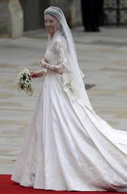 See Kate Middleton S Alexander Mcqueen Wedding Gown Kate Middleton Wedding Dress Wedding Dresses Kate Middleton Wedding