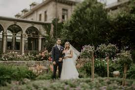 We met ruthie on the phone after being referred by the incomparable noreen saska of earth blossoms who sadly retired this year (earth blossoms still lives on with her guidance). Unbelievably Romantic Botanical Garden Wedding At Eolia Mansion Junebug Weddings