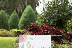 Download Garden Flag Mockup Psd Creative Photoshop Templates Creative Market
