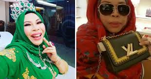 The music video which was released yesterday, features a lot of glitter and gold, which really suits the lavishly flamboyant diva image of dato vida, as expected. Datuk Seri Vida Plans To Collaborate With Louis Vuitton For Her Handbag Line World Of Buzz