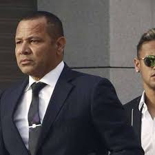 nejˈmaʁ dɐ ˈsiwvɐ ˈsɐ̃tus ˈʒũɲoʁ; Neymar Vater Bastelt Weiter Am Real Deal