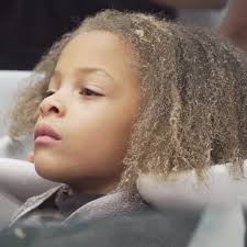 To avoid her hair from touching the ground, nilanshi wears high heels. Farouk James The Boy With Very Long Hair Bbc News