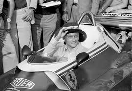 Niki lauda hatte seit seinem schweren unfall auf dem nürburgring 1976 immer wieder gesundheitliche probleme. Video Niki Lauda 70 Uberlebt 800 Gradige Feuerholle Und Gibt 42 Tage Spater Sein Comeback Luzerner Zeitung