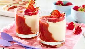 Yaourt Glace A La Compote De Fraise Cuisine Thermomix Recette En 2020 Yaourt Au Chocolat Cuisine Et Boissons La Cuisine De Sophie