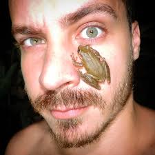 Eu realmente não ligo de tirar foto assim, até curto na verdade. O bicho  não sofre nenhum dano, estresse só se o profissional for um bost@ e ficar  manuseando de forma errada,