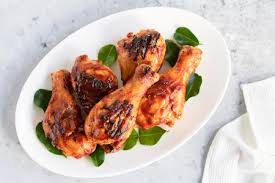 There are about 32.5 calories in one ounce of skinless chicken thighs and 120 calories in a tbsp. Grilled Chicken Legs Calories