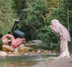 Banyak umat muslim yang memilih konsep seperti sholat dan juga mengaji untuk konsep pre weddingnya. Konsep Foto Pre Wedding Islami Yang Keren Wedding Market