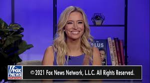 She was the first female keynote speaker for commencement at liberty university. Shannon Bream Height