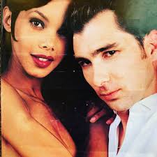 What was deej doing in this pic? A. Just giving me back hugs 🥰 B. Covering  his bodeh 🤓 C. Covering my swimsuit 🥲