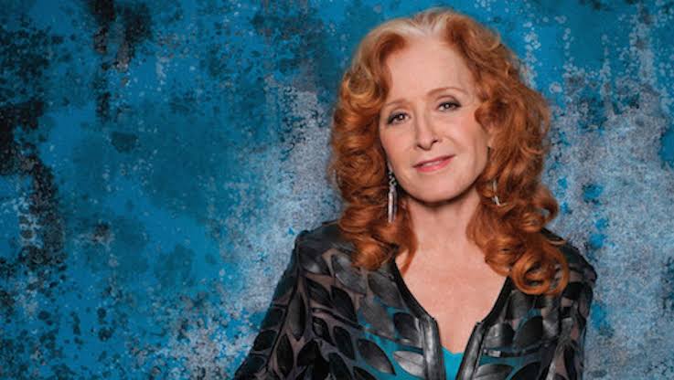 Bonnie Raitt, her fans share a delightful night in Green Bay | Review