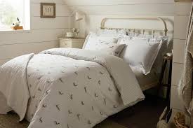 You need to hand wash the bedding at first 6 master bedroom decorating ideas that will elevate your style. Country Decorating Ideas For Creating Homey Spaces Loveproperty Com