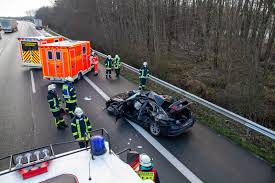 Hier finden sie einen überblick über alle meldungen und informationen zu unfällen auf der südautobahn. Update Autofahrer Stirbt Bei Schwerem Unfall Auf A2 Porta Westfalica Mindener Tageblatt