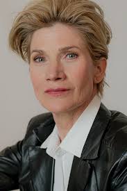 Astrid M. Fünderich