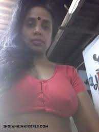Mature Indian Aunty Nude Expose Huge Boobs