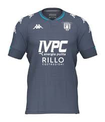 Arsenal's home kit for the 2020/21 season pays homage to the gunners' geometric crest which the club used between 1936 and 1949. Benevento 2020 21 Home Kit