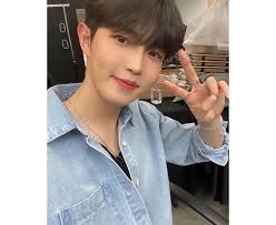 Facebook은 소통을 통해 하나로 연결되는 세상을 만들어 갑니다. ê¹€ìž¬í™˜ ìœ ìž¬í™˜ê³¼ íŠ¹ê¸‰ ìš°ì • ì‚¬ì ìœ¼ë¡œ ë§Œë‚œ ì  ë§Žë‹¤