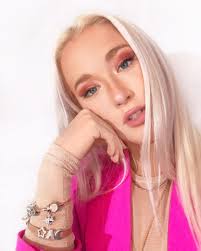 Le dijo adiós a su cabellera larga. Vesta Lugg Startseite Facebook