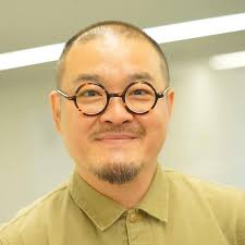 佬訊- 如果罷買巴士模型，是抗議無良九巴的手段；那邵家臻勒緊氣管的Air tie打扮，一定是對荒謬港府的自殺式控訴。 Air  tie雖然是不少經典佬的造型，但卻不是人人都能carry的風格，特別是頭較大，又或者身型較壯的佬。因為没有了領呔誘導視線，空空如也的頸喉鈕會特別強調  ...