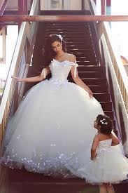 Galleria immagini foto mamme figli bambini genitori papà. Abiti Da Sposa Mamma E Figlia 55d1ec