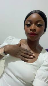 Feminine heart with a love for slow moments , watching the stars,beautiful  evening walks with a beauty of sunset,and kind of connection that feels  divinely intentional I'm the type of remember how