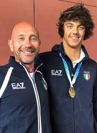 Data di nascita 27 gennaio 2001 luogo di nascita thiene (vicenza) altezza x peso cm 194 x 80 kg disciplina nuoto specialità. Thomas Ceccon Grande Potere Grandi Responsabilita Swimbiz